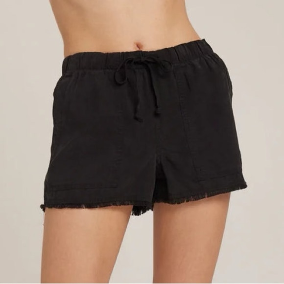Bella Dahl Frayed Pocket Short - Vintage Black - Picture 2 of 8